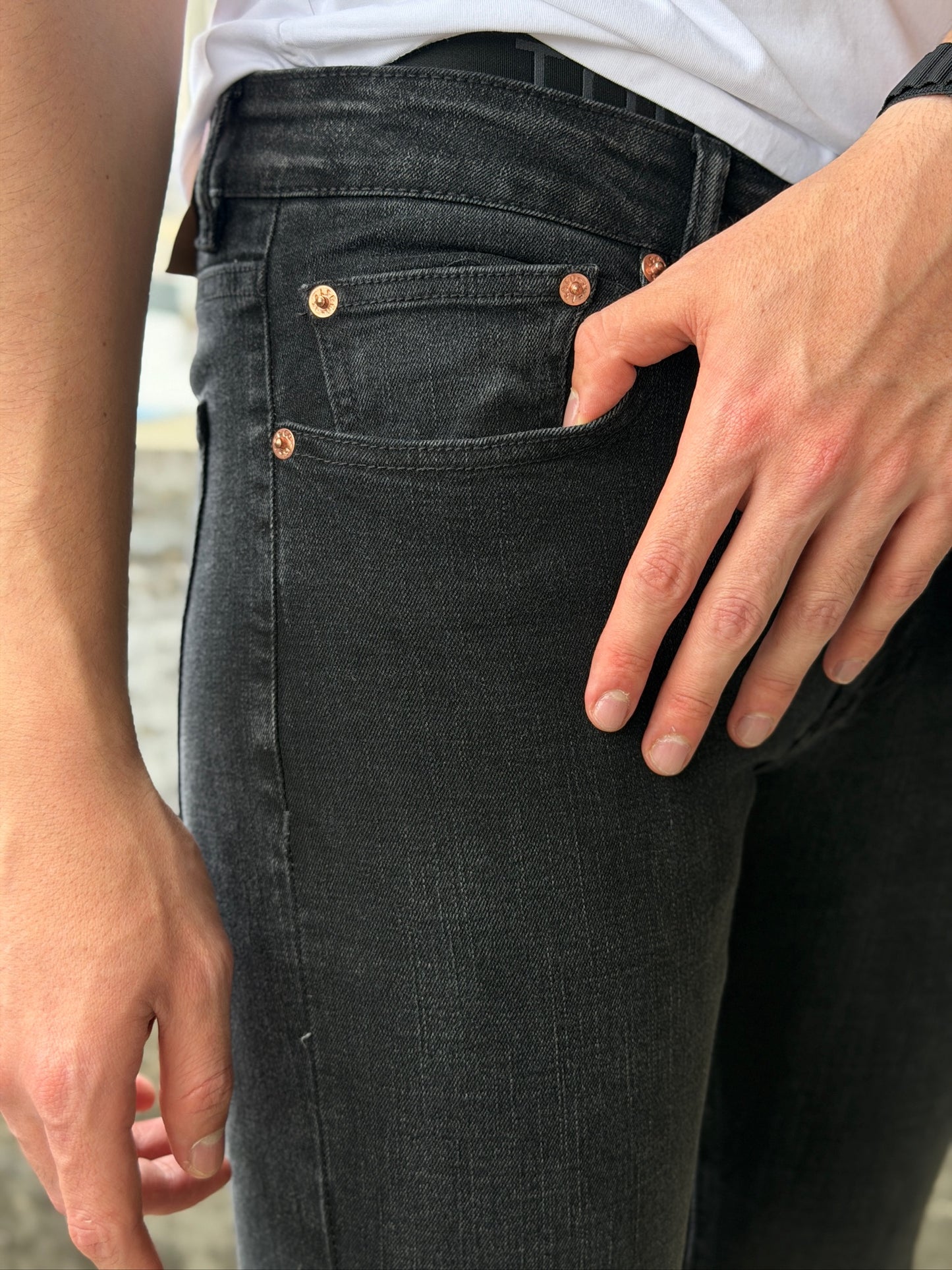 Jean Levis Gris Humo