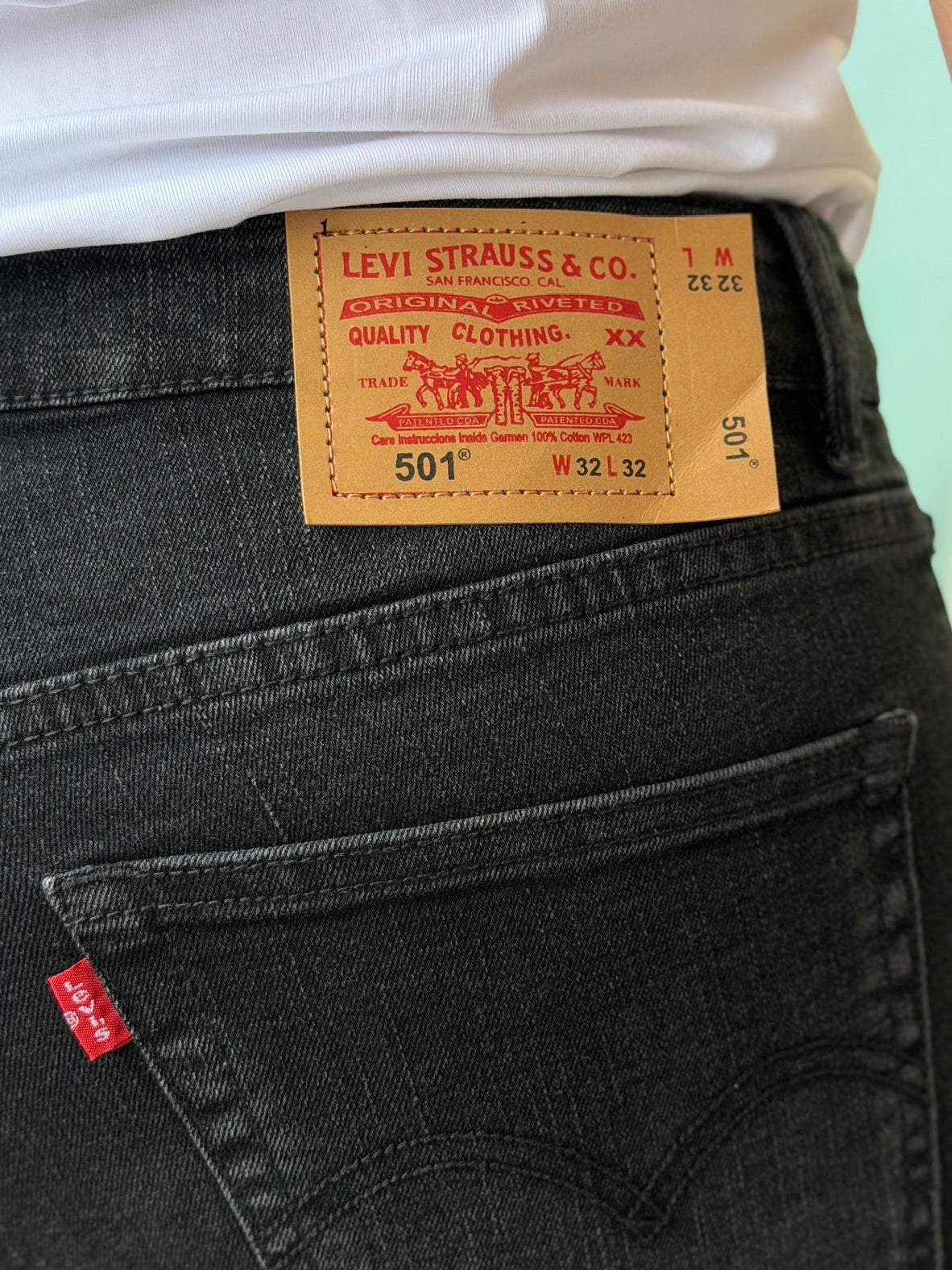 Jean Levis Gris Humo