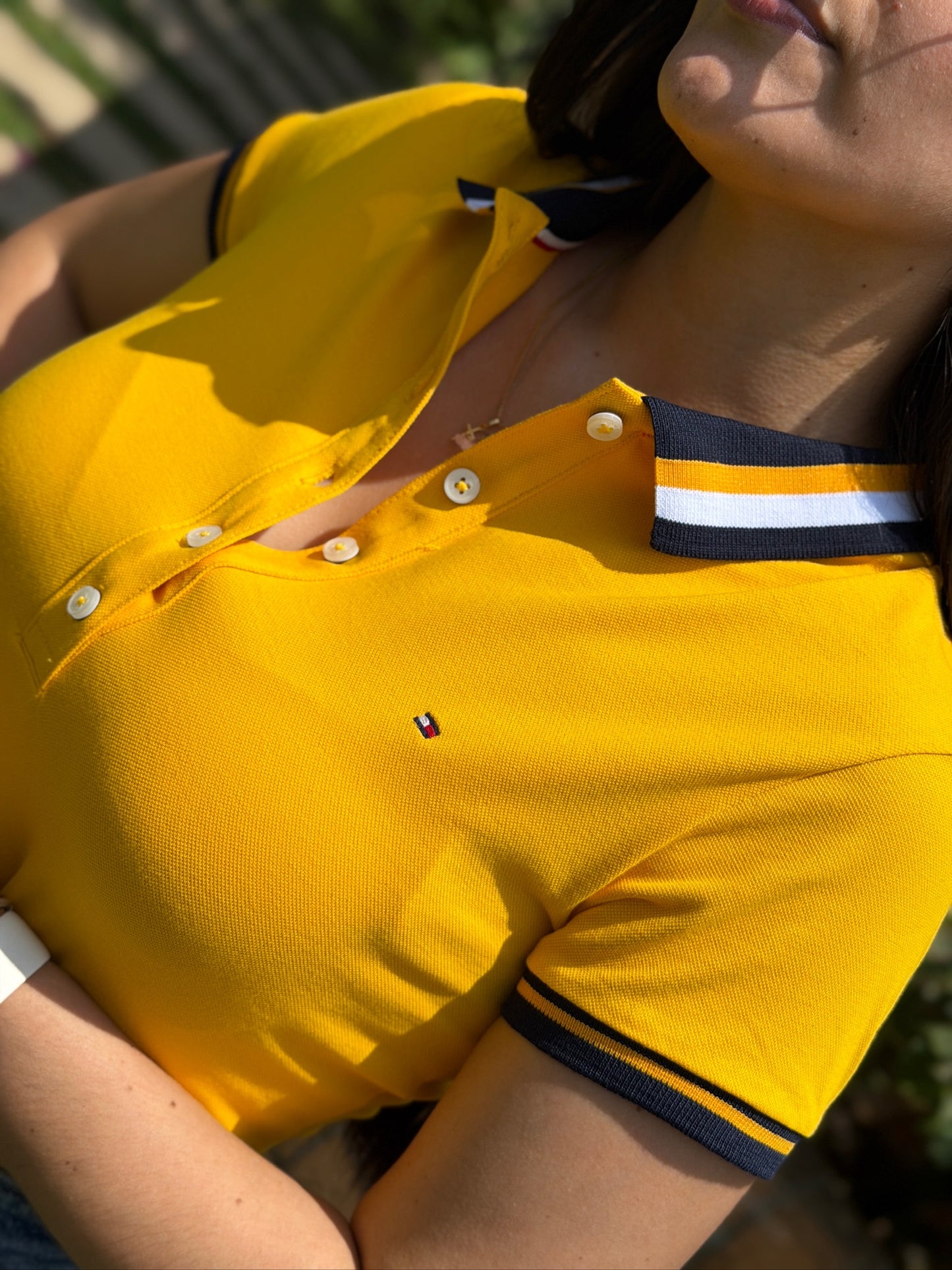Polo De Dama Tommy Hilfiger Botones Mostaza