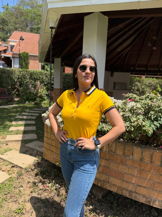 Polo De Dama Tommy Hilfiger Botones Mostaza